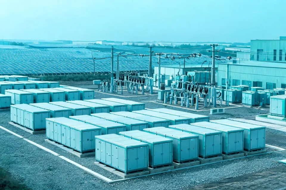 Commercial site with battery energy storage equipment
